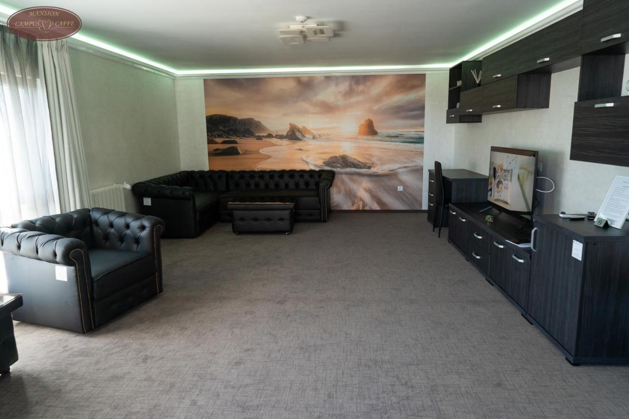 Campus Caffe Mansion Hotell Buzău Eksteriør bilde