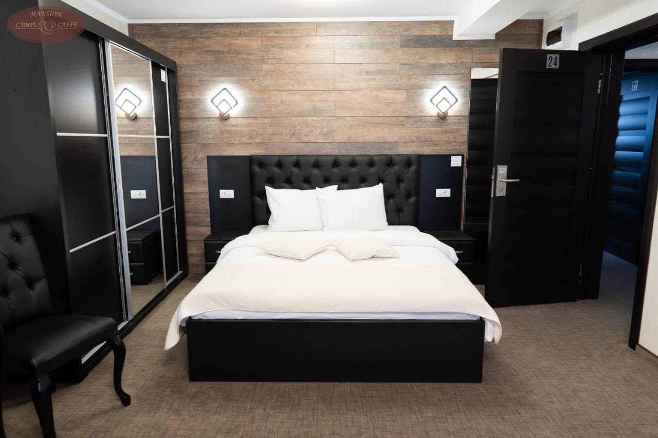 Campus Caffe Mansion Hotell Buzău Eksteriør bilde