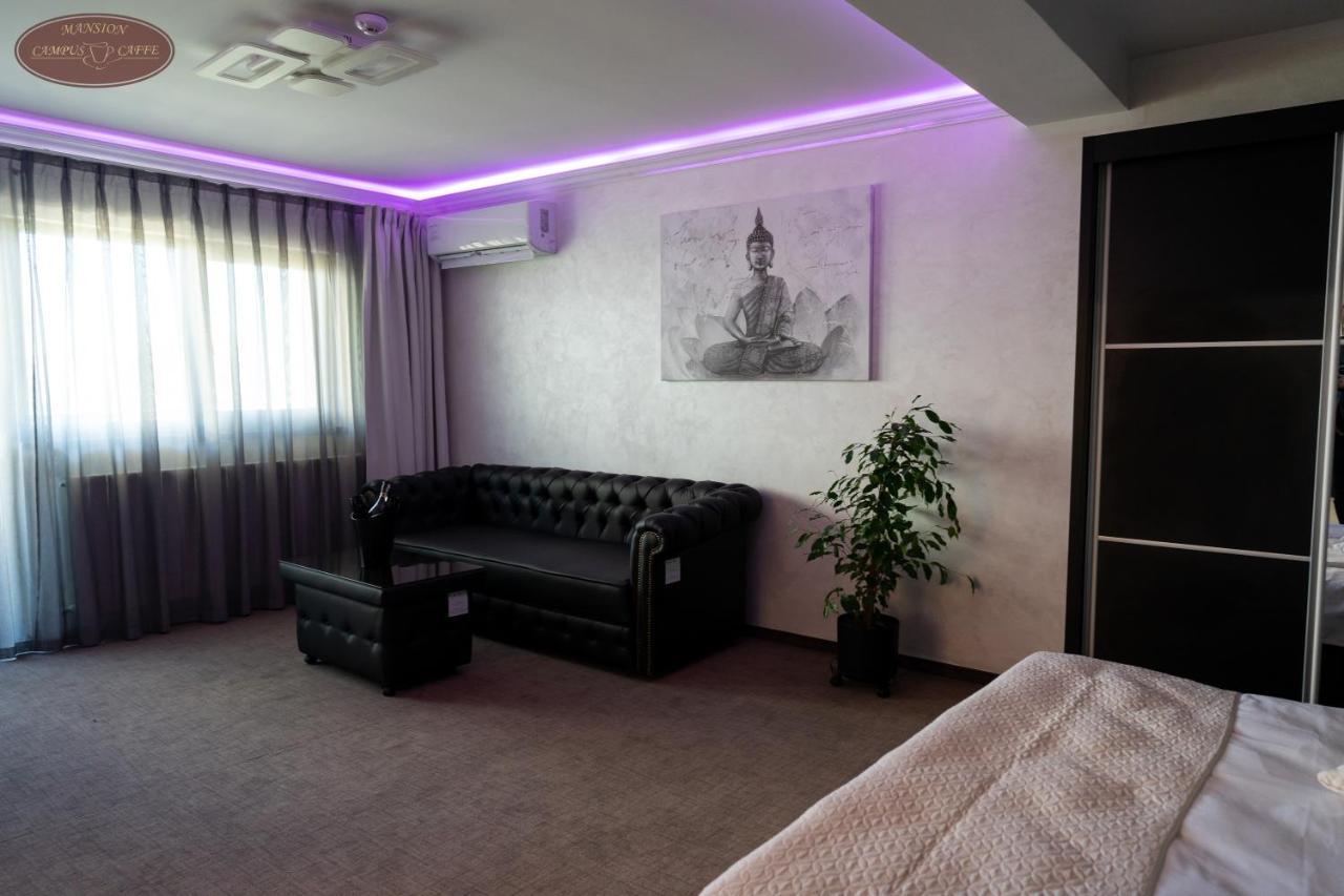 Campus Caffe Mansion Hotell Buzău Eksteriør bilde