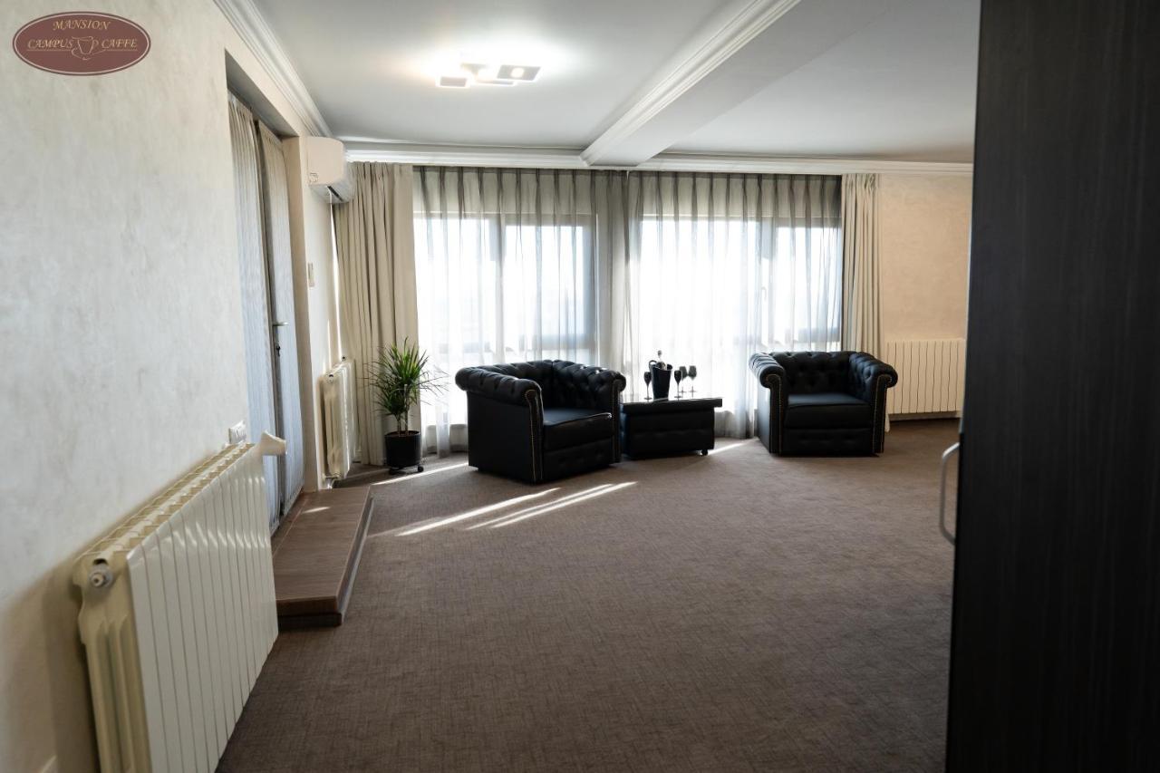 Campus Caffe Mansion Hotell Buzău Eksteriør bilde