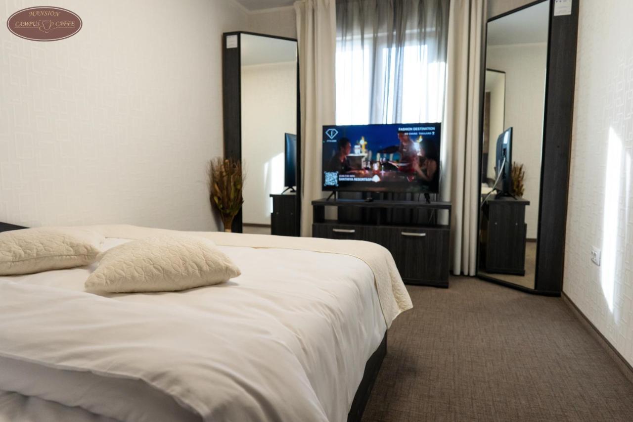 Campus Caffe Mansion Hotell Buzău Eksteriør bilde
