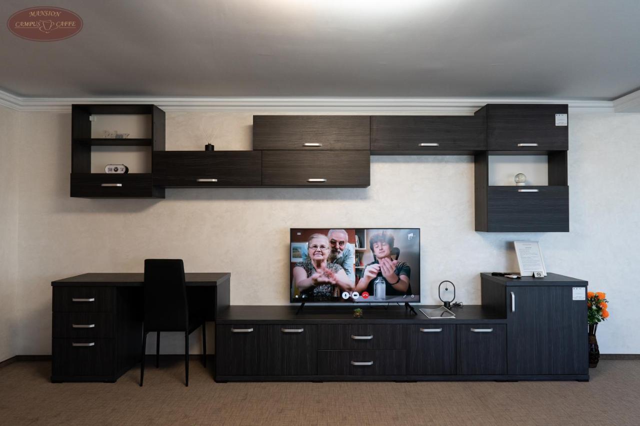 Campus Caffe Mansion Hotell Buzău Eksteriør bilde