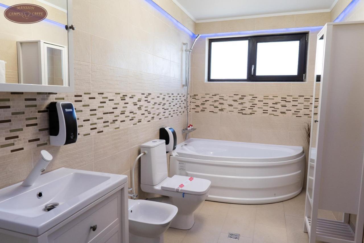 Campus Caffe Mansion Hotell Buzău Eksteriør bilde