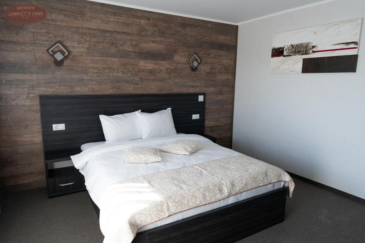 Campus Caffe Mansion Hotell Buzău Eksteriør bilde