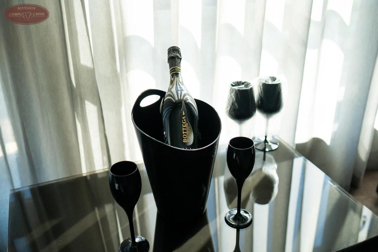 Campus Caffe Mansion Hotell Buzău Eksteriør bilde