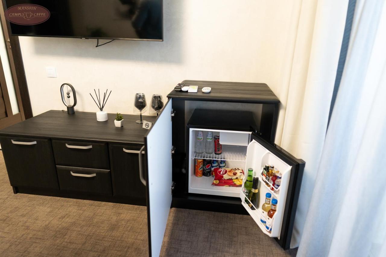 Campus Caffe Mansion Hotell Buzău Eksteriør bilde