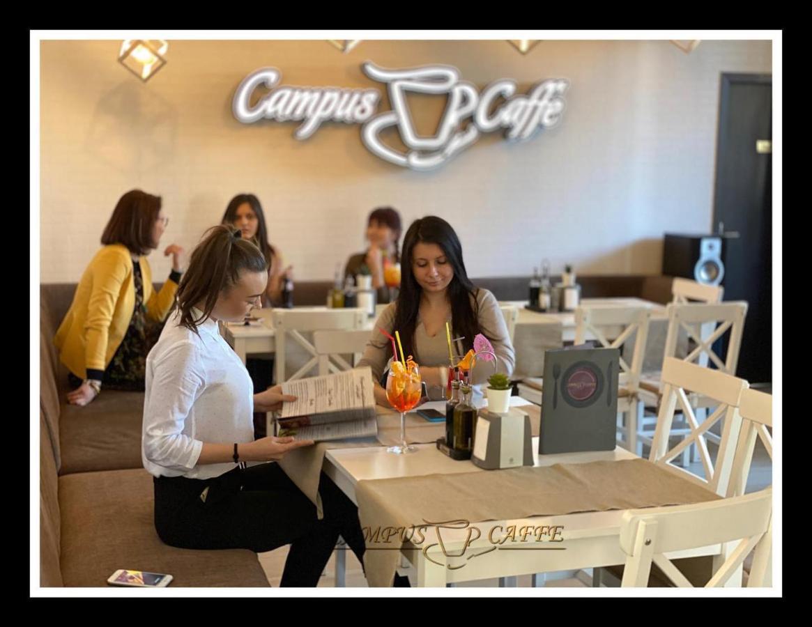 Campus Caffe Mansion Hotell Buzău Eksteriør bilde