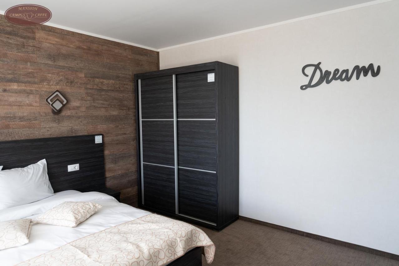 Campus Caffe Mansion Hotell Buzău Eksteriør bilde