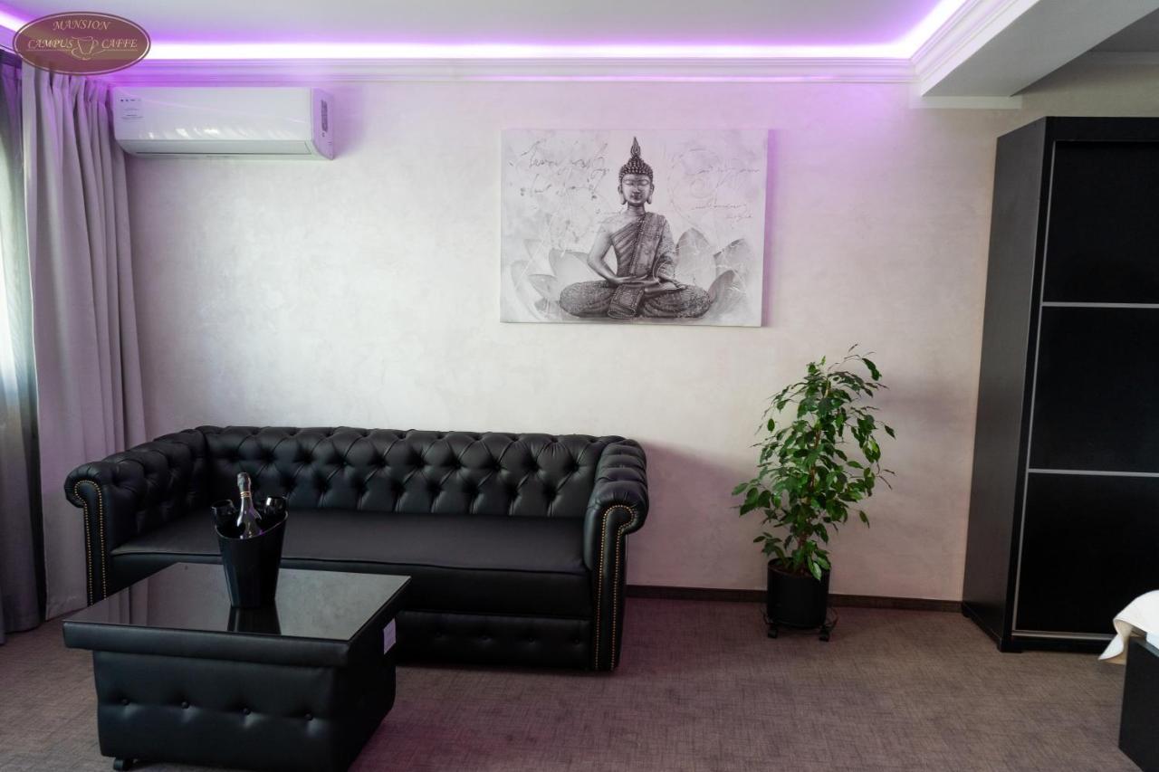 Campus Caffe Mansion Hotell Buzău Eksteriør bilde