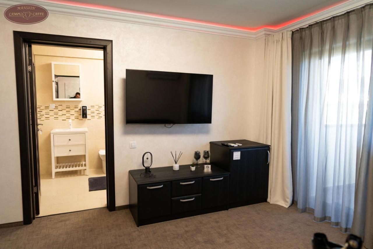 Campus Caffe Mansion Hotell Buzău Eksteriør bilde