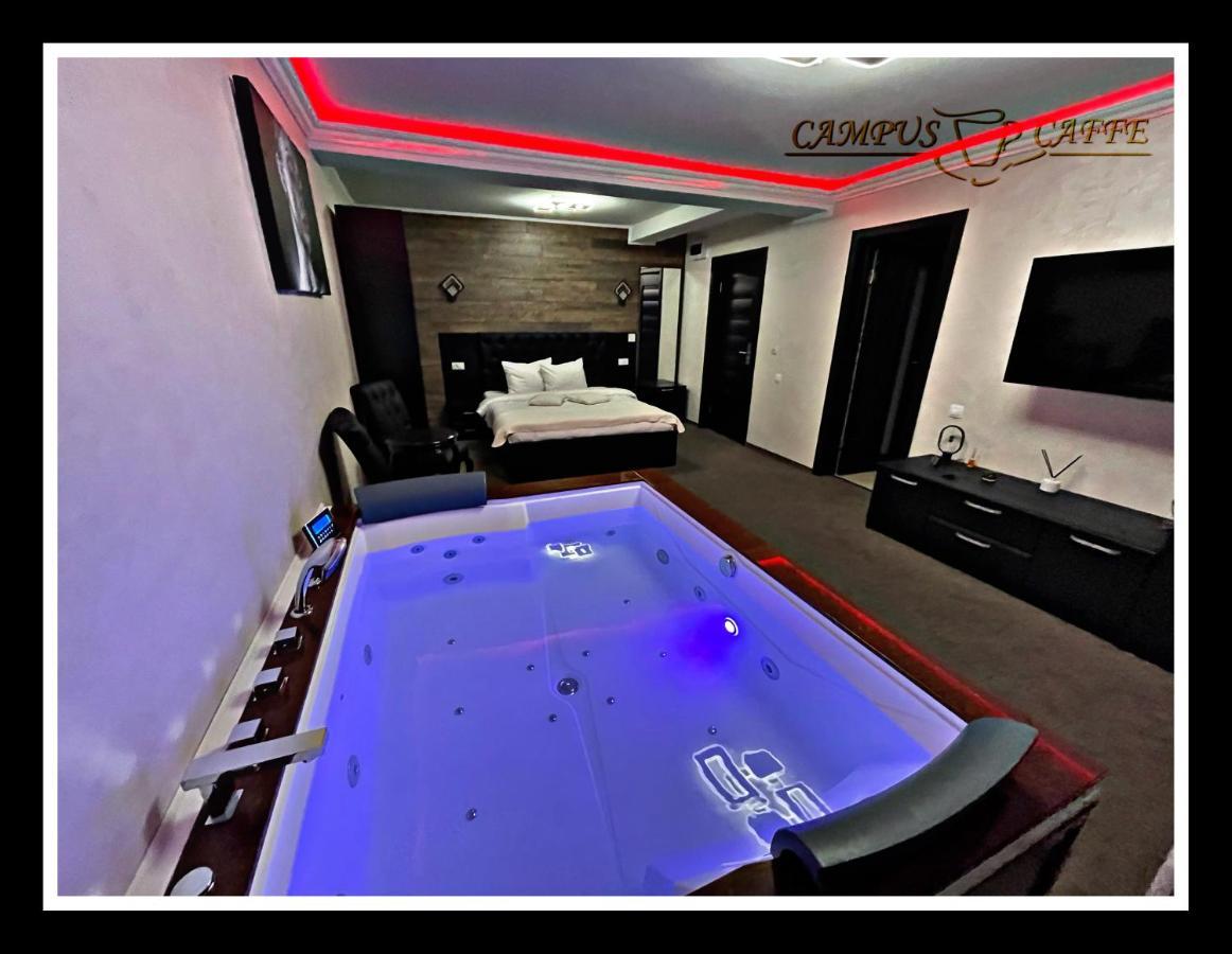 Campus Caffe Mansion Hotell Buzău Eksteriør bilde
