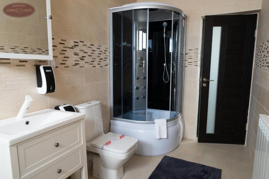 Campus Caffe Mansion Hotell Buzău Eksteriør bilde