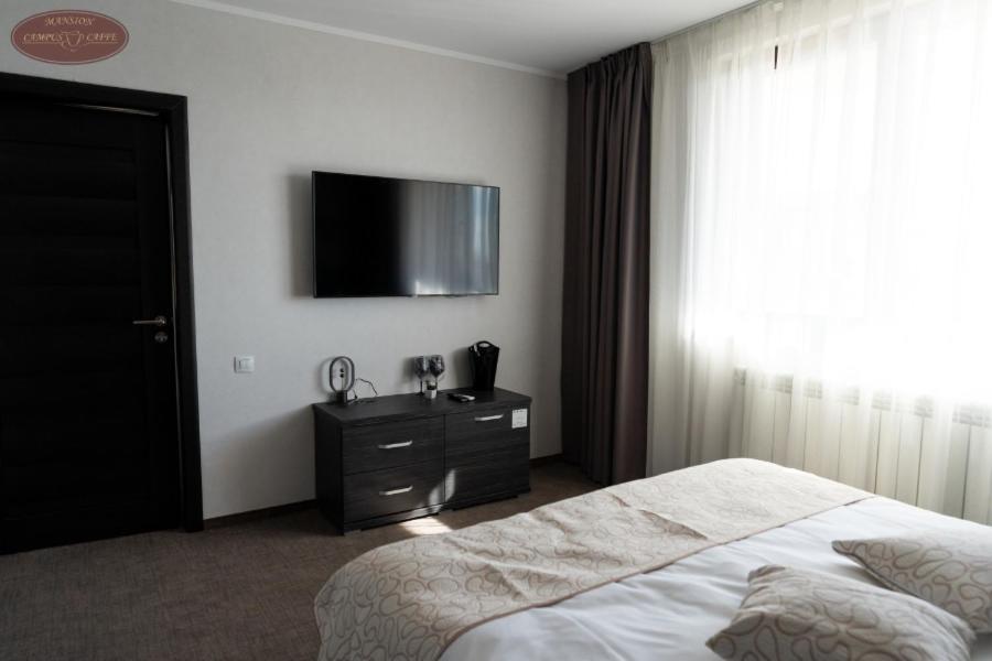 Campus Caffe Mansion Hotell Buzău Eksteriør bilde
